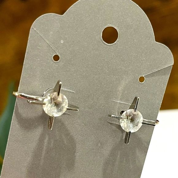 Jewelry - VINTAGE SCREW/CLIP-ON EARRINGS